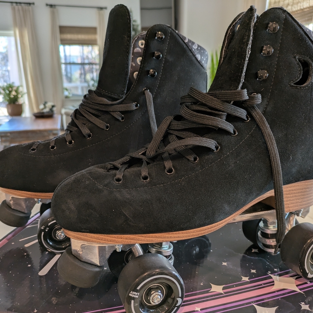 Midnight Roller Moon Boot Roller Skates - Picture 14 of 17